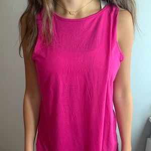 pink tank top